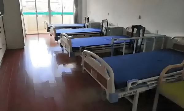 深圳落户 条件_预售惨淡人气暴跌谁也救不了“狂妄自大”的那英 毕竟不贵/瓶确实2元